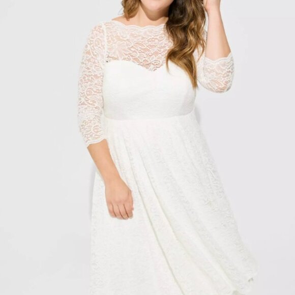 Plus Size Torrid Ivory Lace Tea-Length Wedding Dress Size 24 and Size 18 - Picture 2 of 13